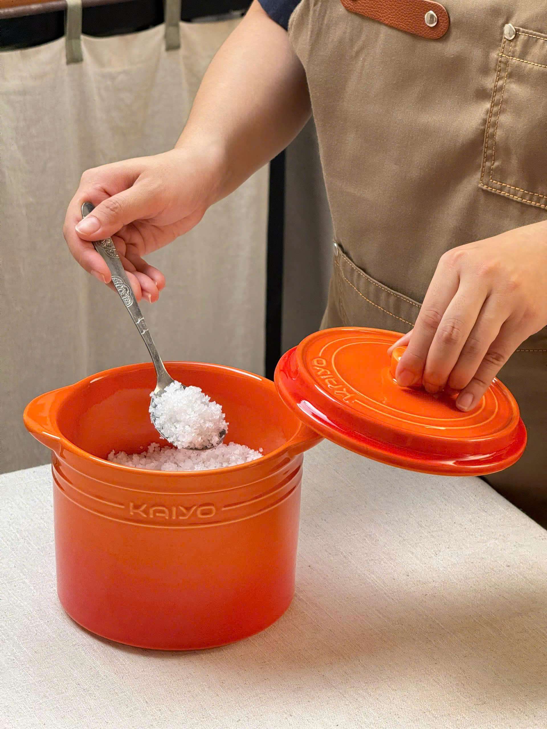 Hũ gốm muối dưa cà, đựng mỡ lợn cầu vồng Kaiyo 1.5L - Màu Cam