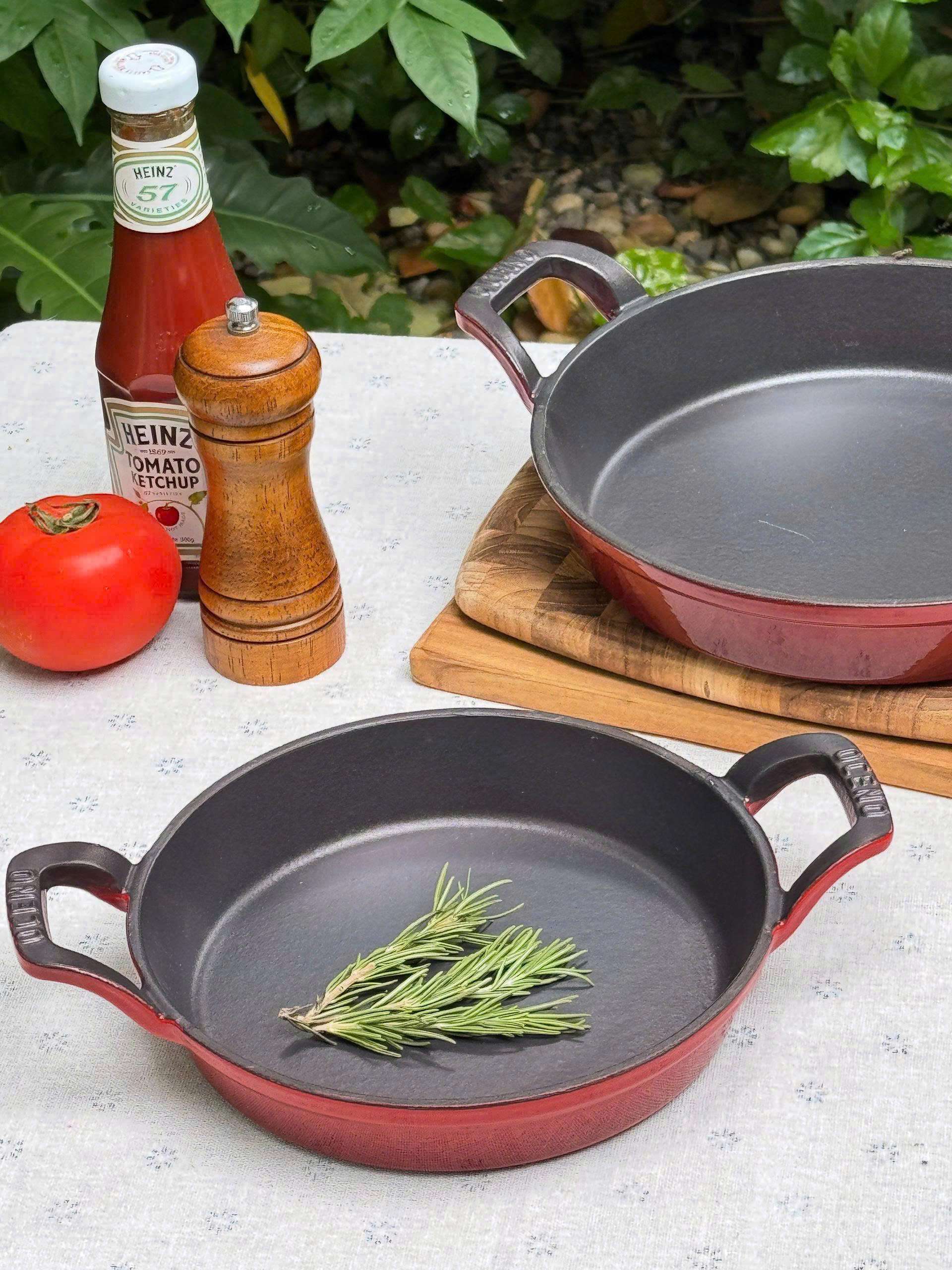 Chảo gang 2 tay cầm Oceno 20cm - Màu đỏ