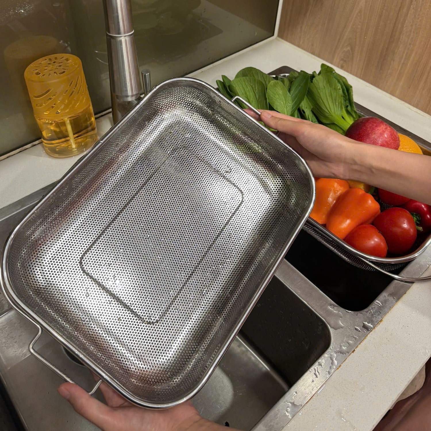 Rổ Inox gác bồn rửa điều chỉnh độ dài, 25x33cm