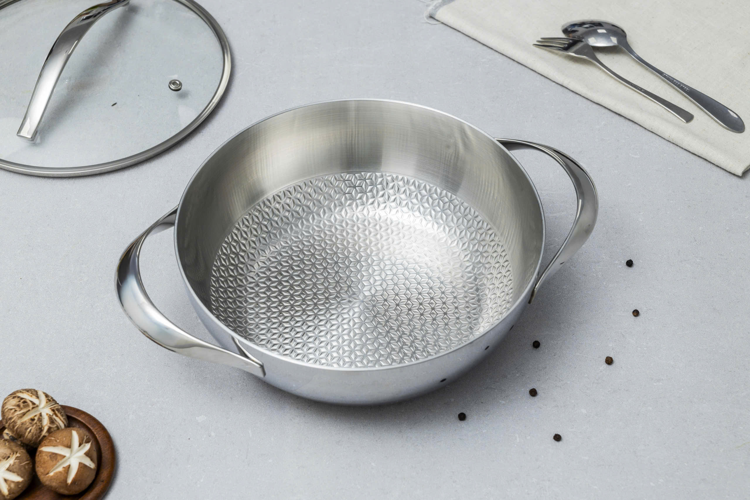 Chảo đúc inox 3 lớp đáy liền dập nổi Kaiyo sâu lòng, 2 tay cầm, vung kính size 28cm [mã KIW-6766]