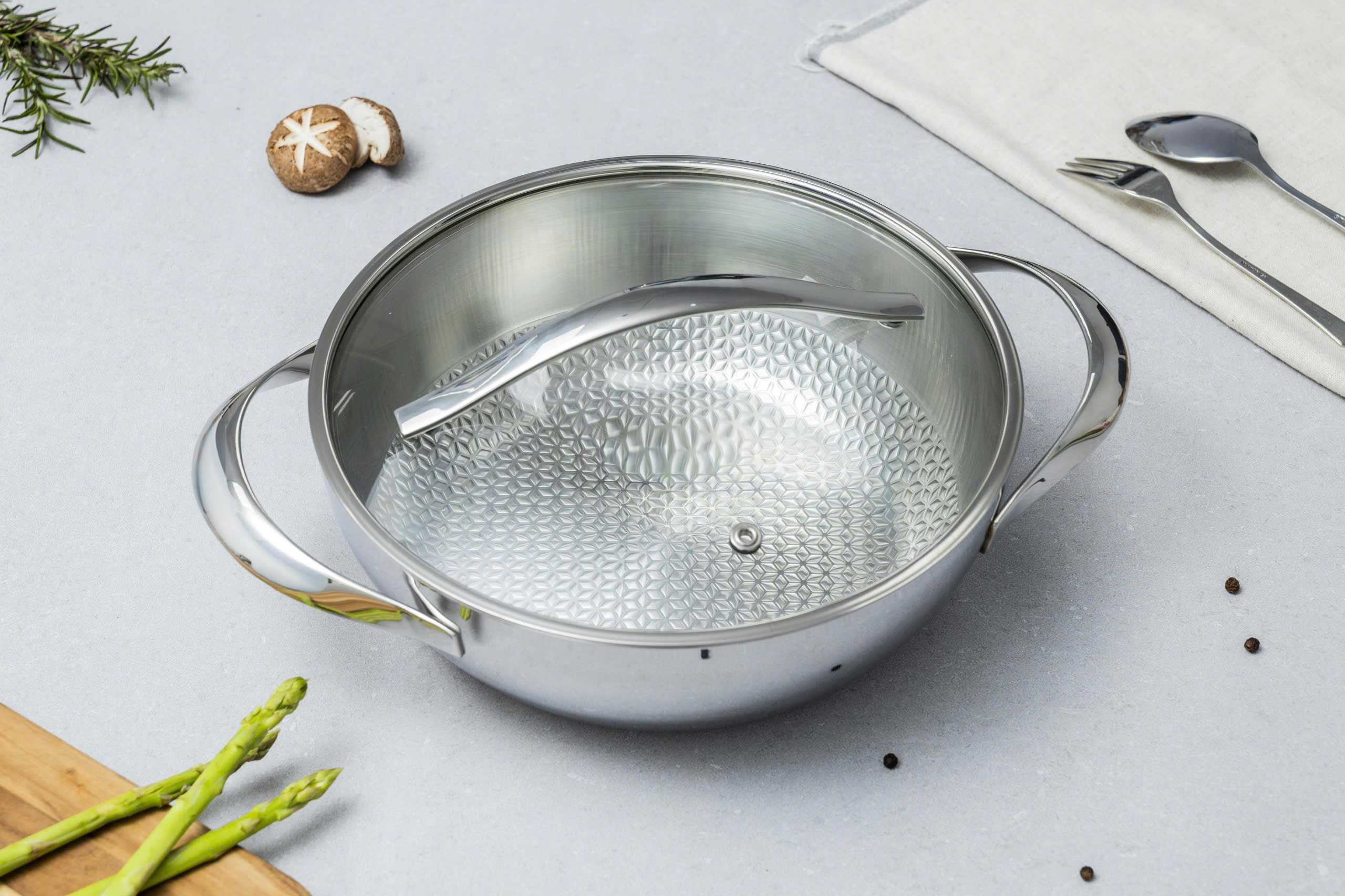 Chảo đúc inox 3 lớp đáy liền dập nổi Kaiyo sâu lòng, 2 tay cầm, vung kính size 24cm [mã KIW-6759]