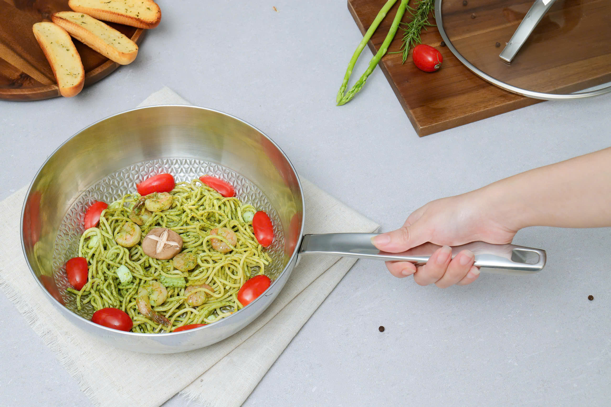 Chảo đúc inox 3 lớp thân đáy liền dập nổi Kaiyo, sâu lòng có vung kính size 28cm [mã KIW-6742]