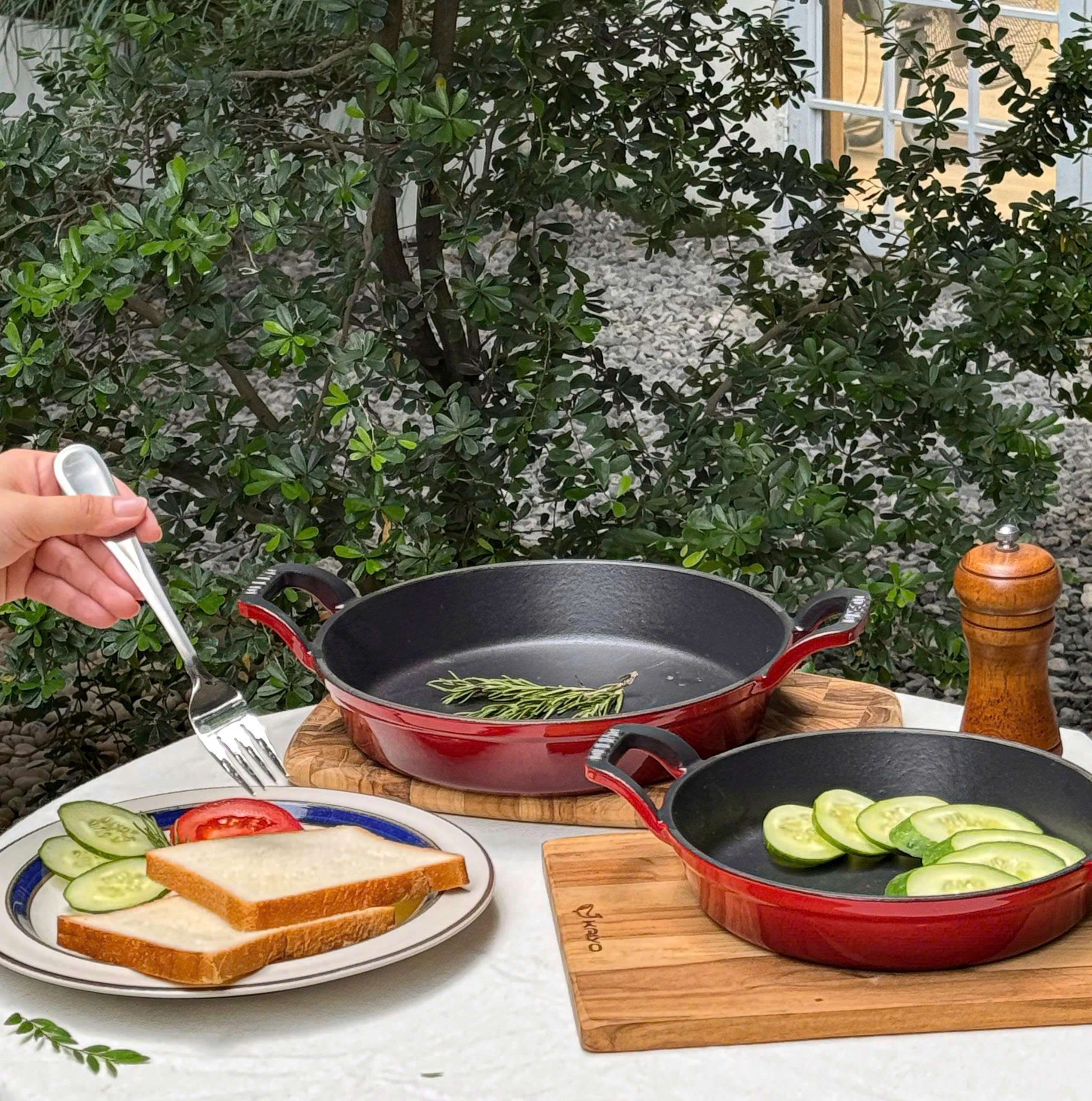 Chảo gang 2 tay cầm Oceno 24cm - Màu đỏ
