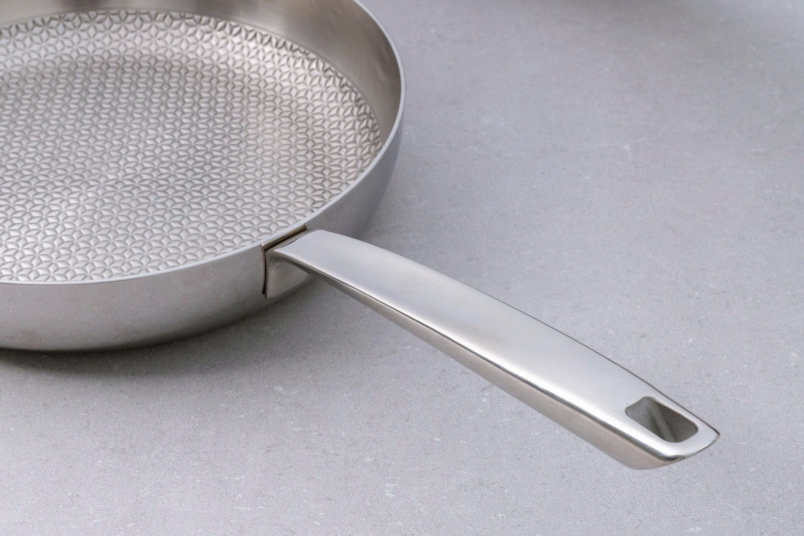 Chảo đúc inox 3 lớp thân đáy liền dập nổi Kaiyo, dáng cạn size 28cm [mã KIP-6728]