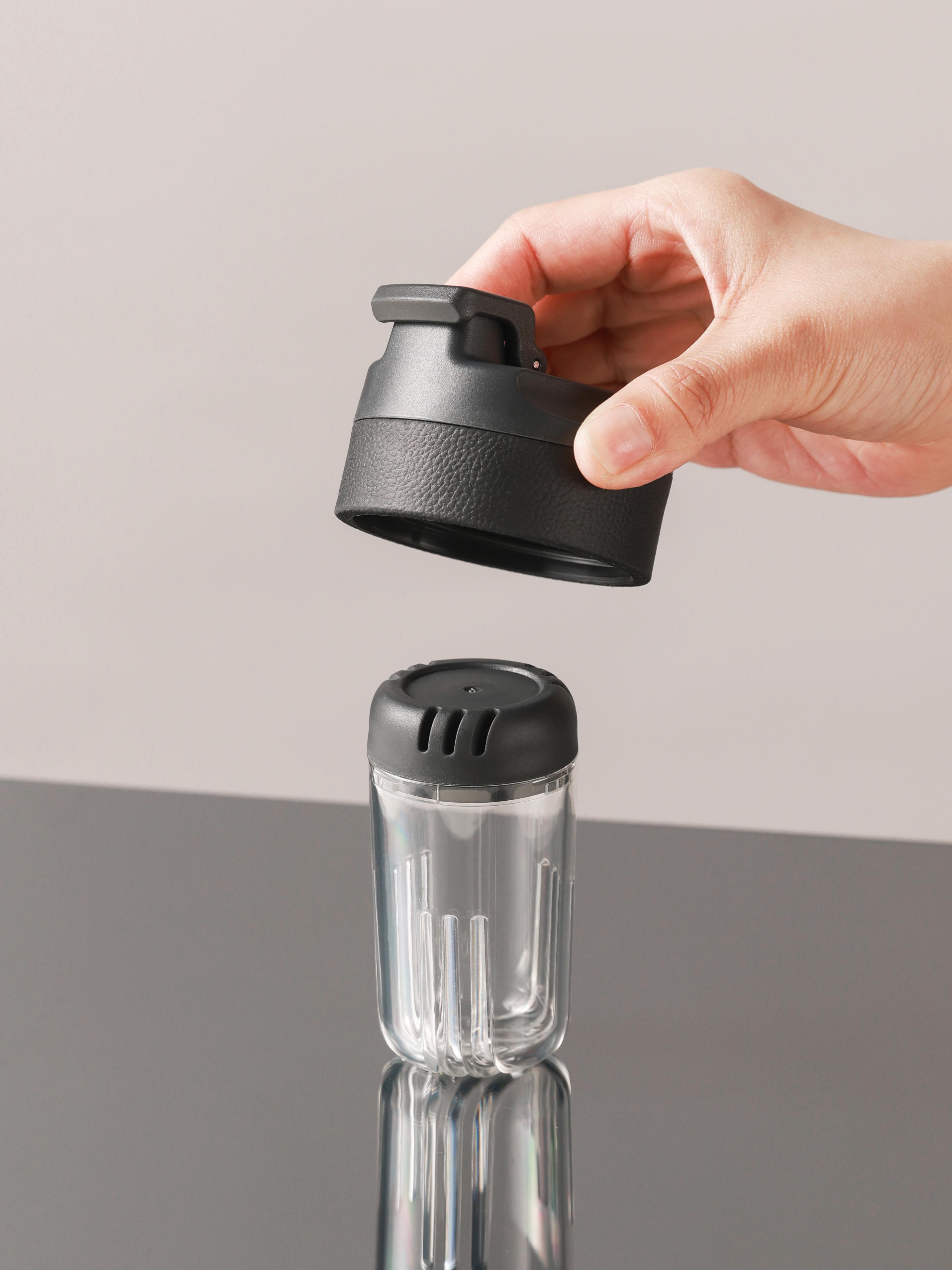 Bình Tritan có lõi lọc trà gắn nam châm Kaiyo, 700ml, màu đen [mã KTB-8319]