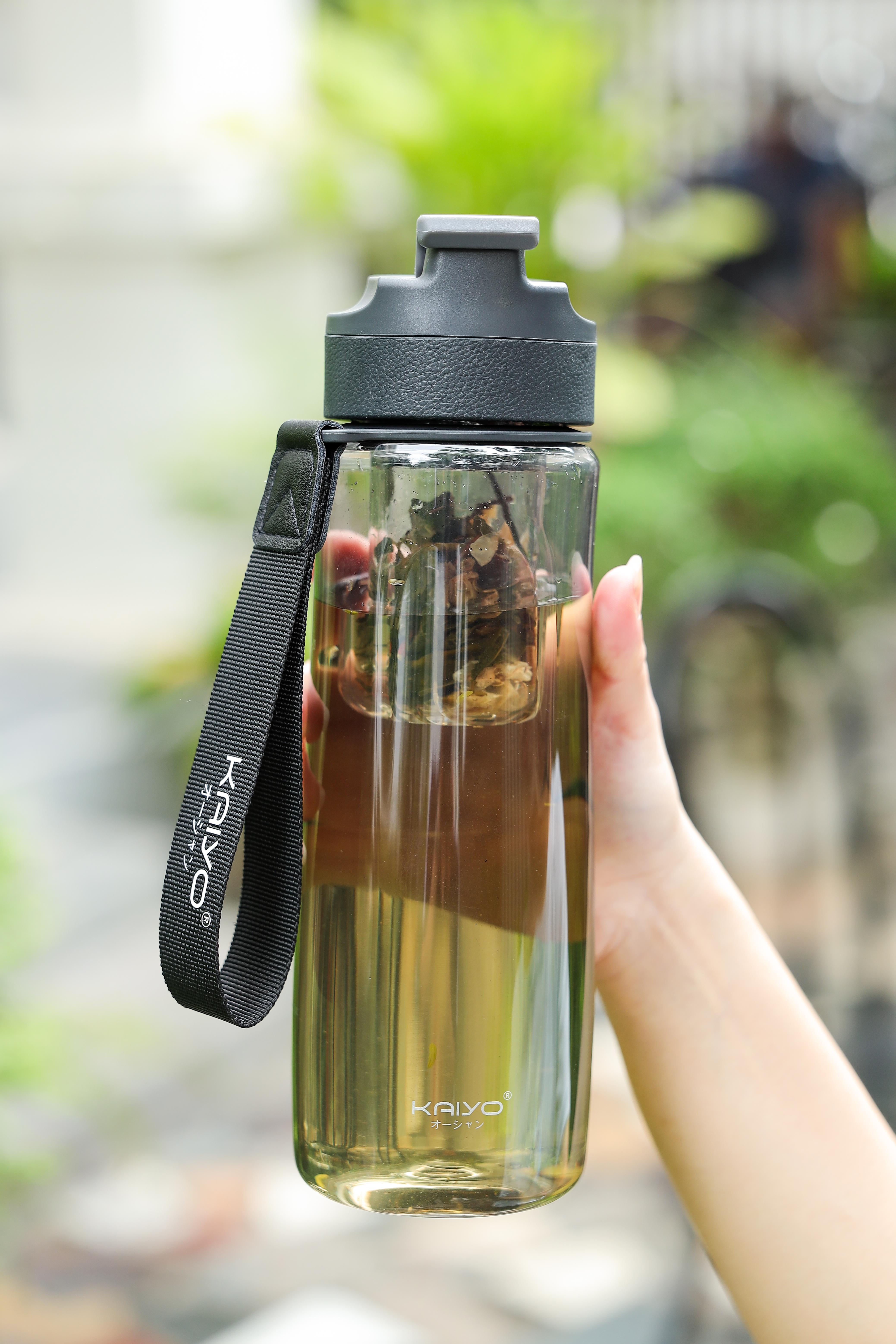 Bình Tritan có lõi lọc trà gắn nam châm Kaiyo, 700ml, màu đen [mã KTB-8319]