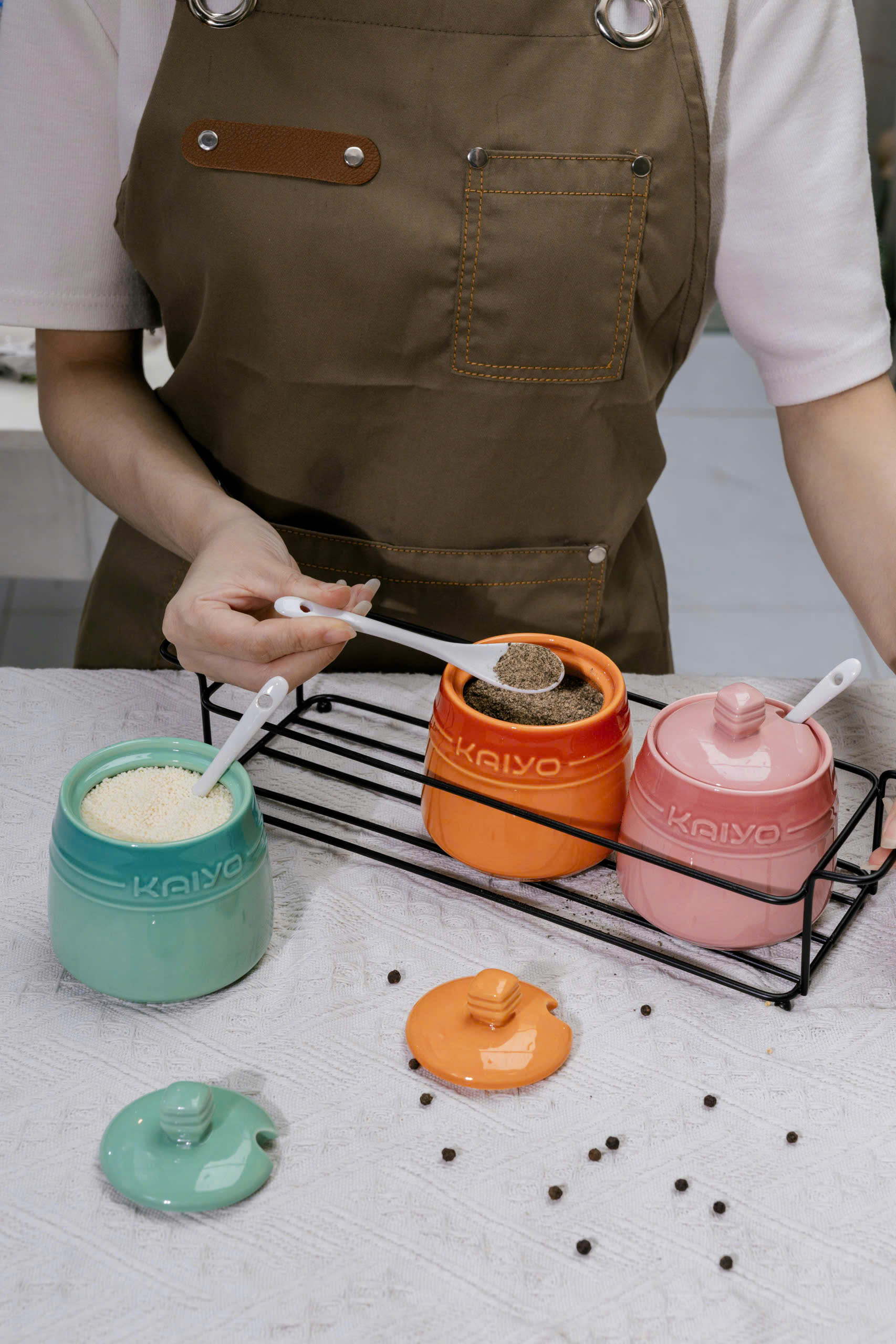 Set 3 hũ gốm sứ đựng gia vị Rainbow Kaiyo, dung tích 300ml có giá đỡ đi kèm [mã KCC-5141]