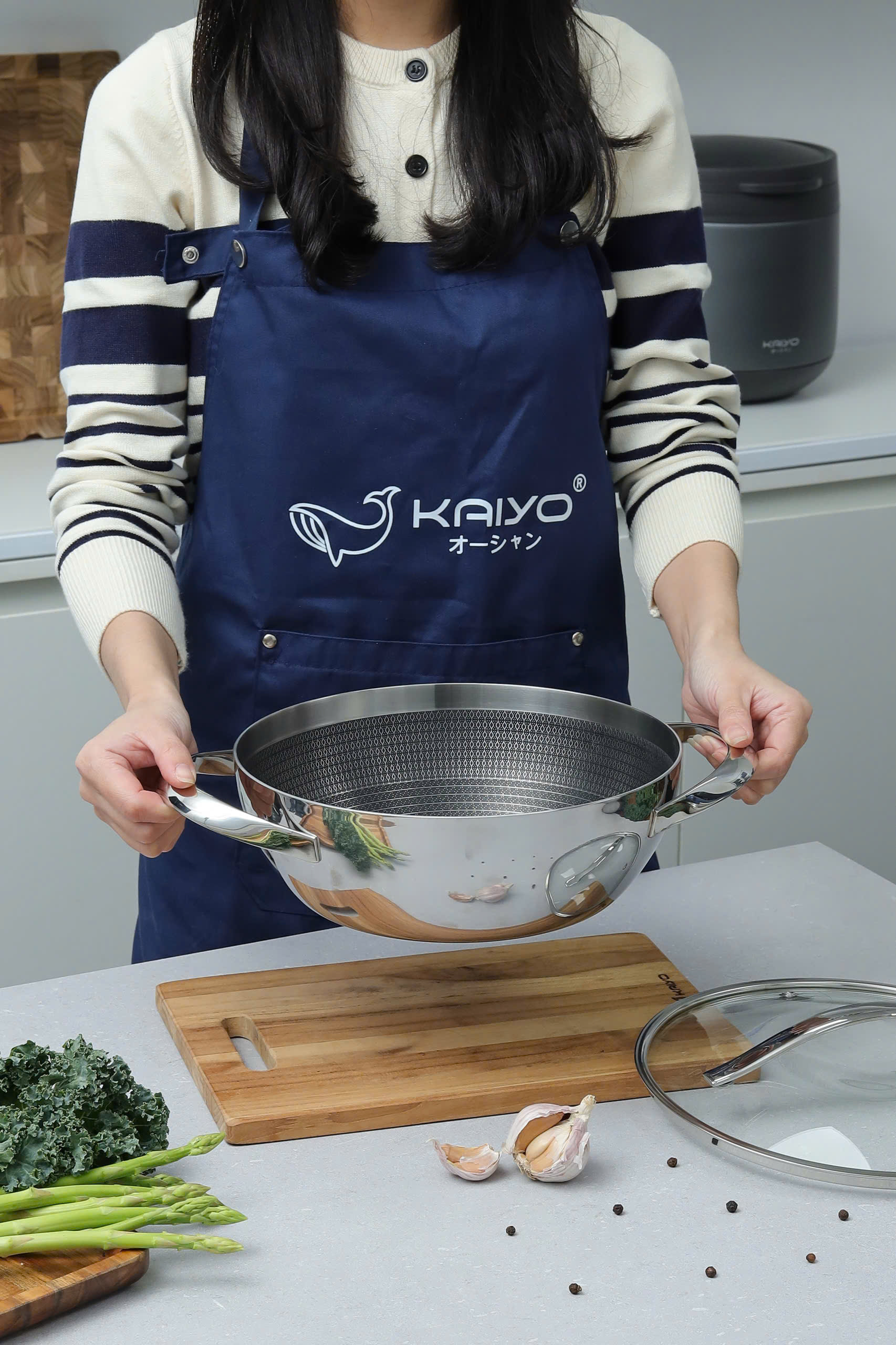 Chảo inox chống dính hoa văn nổi thân đáy liền Kaiyo, sâu lòng, 2 tay cầm, vung kính, size 28cm [KNW-6780]