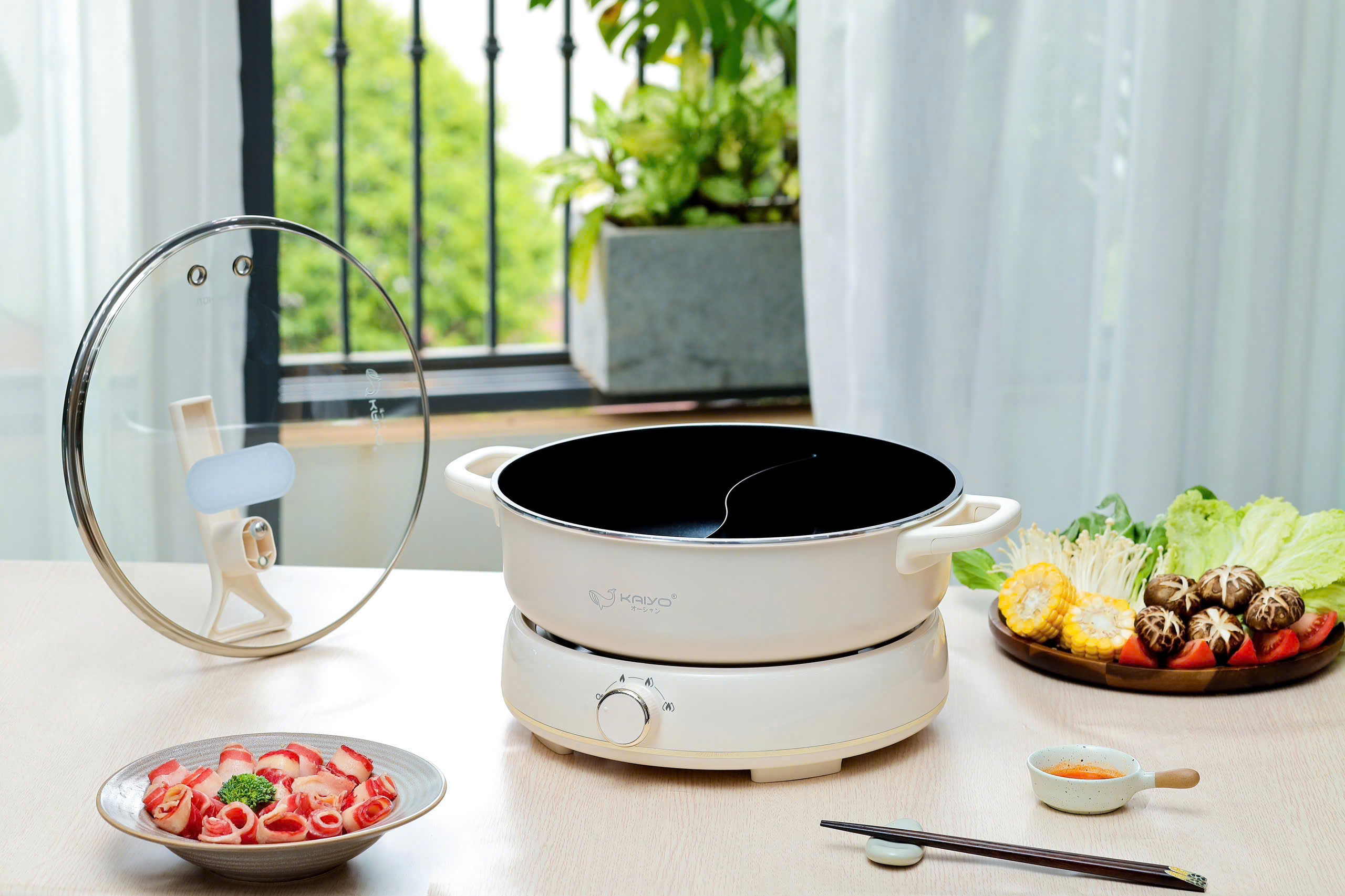 Nồi lẩu điện 2 ngăn Kaiyo, model KHP-064