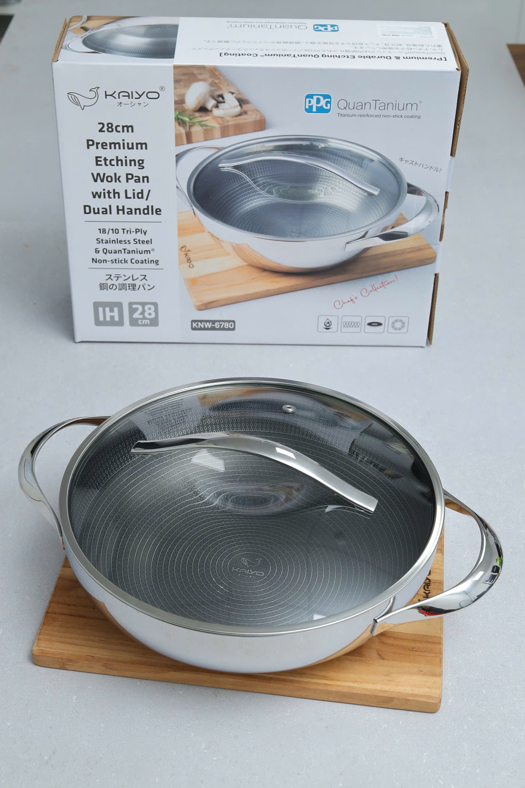 Chảo inox chống dính hoa văn nổi thân đáy liền Kaiyo, sâu lòng, 2 tay cầm, vung kính, size 28cm [KNW-6780]