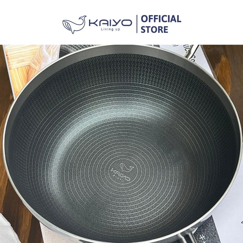 Chảo inox sâu lòng chống dính hoa văn nổi Tri-Ply Kaiyo, size 20cm