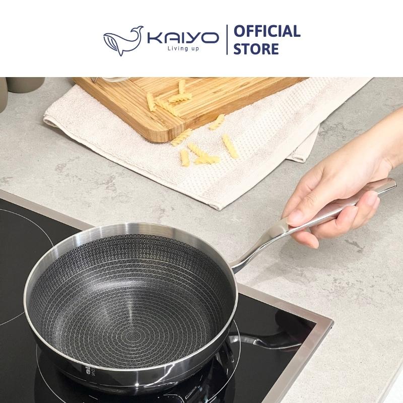 Chảo inox sâu lòng chống dính hoa văn nổi Tri-Ply Kaiyo, size 20cm