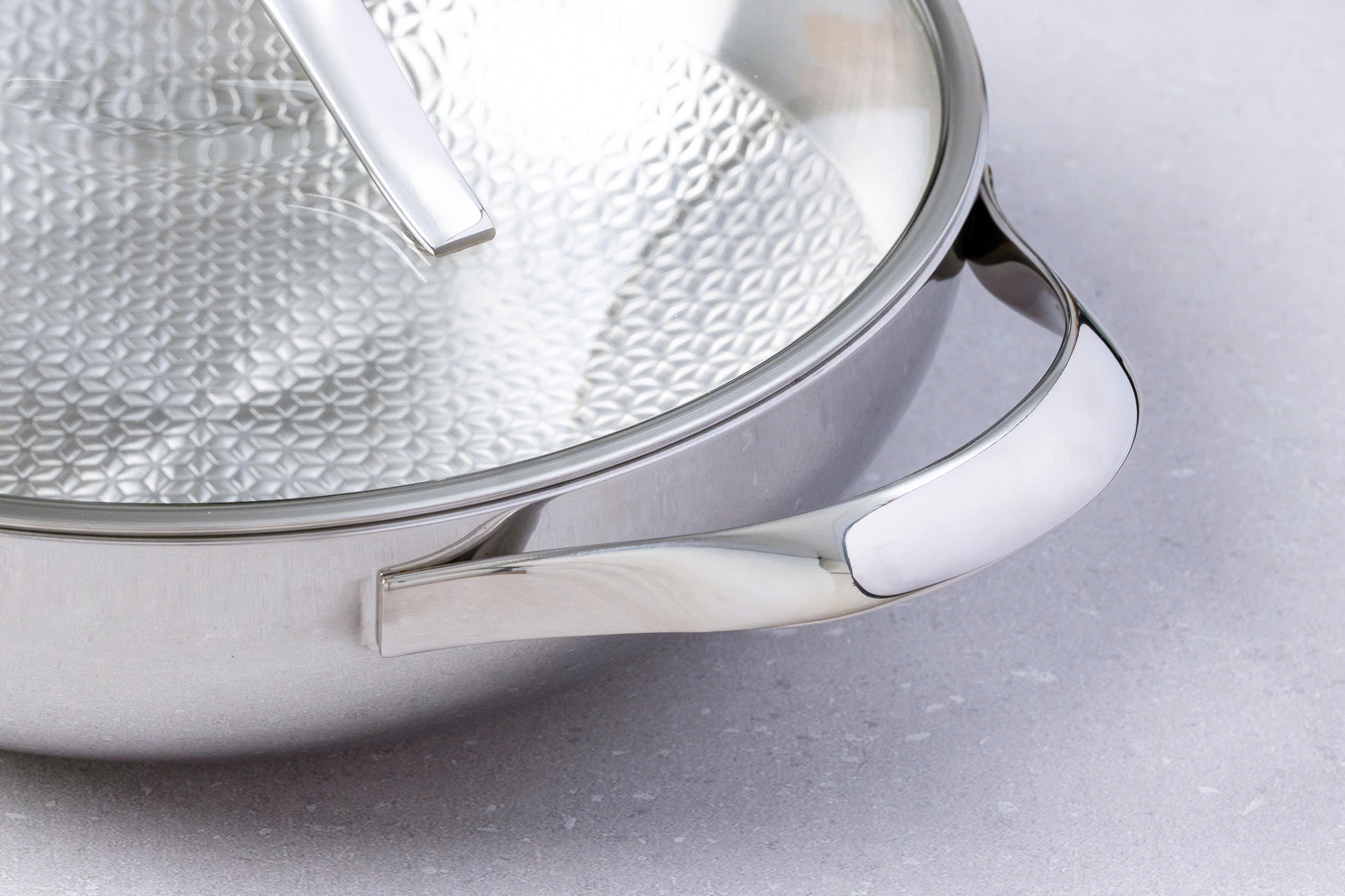 Chảo đúc inox 3 lớp đáy liền dập nổi Kaiyo sâu lòng, 2 tay cầm, vung kính size 24cm [mã KIW-6759]