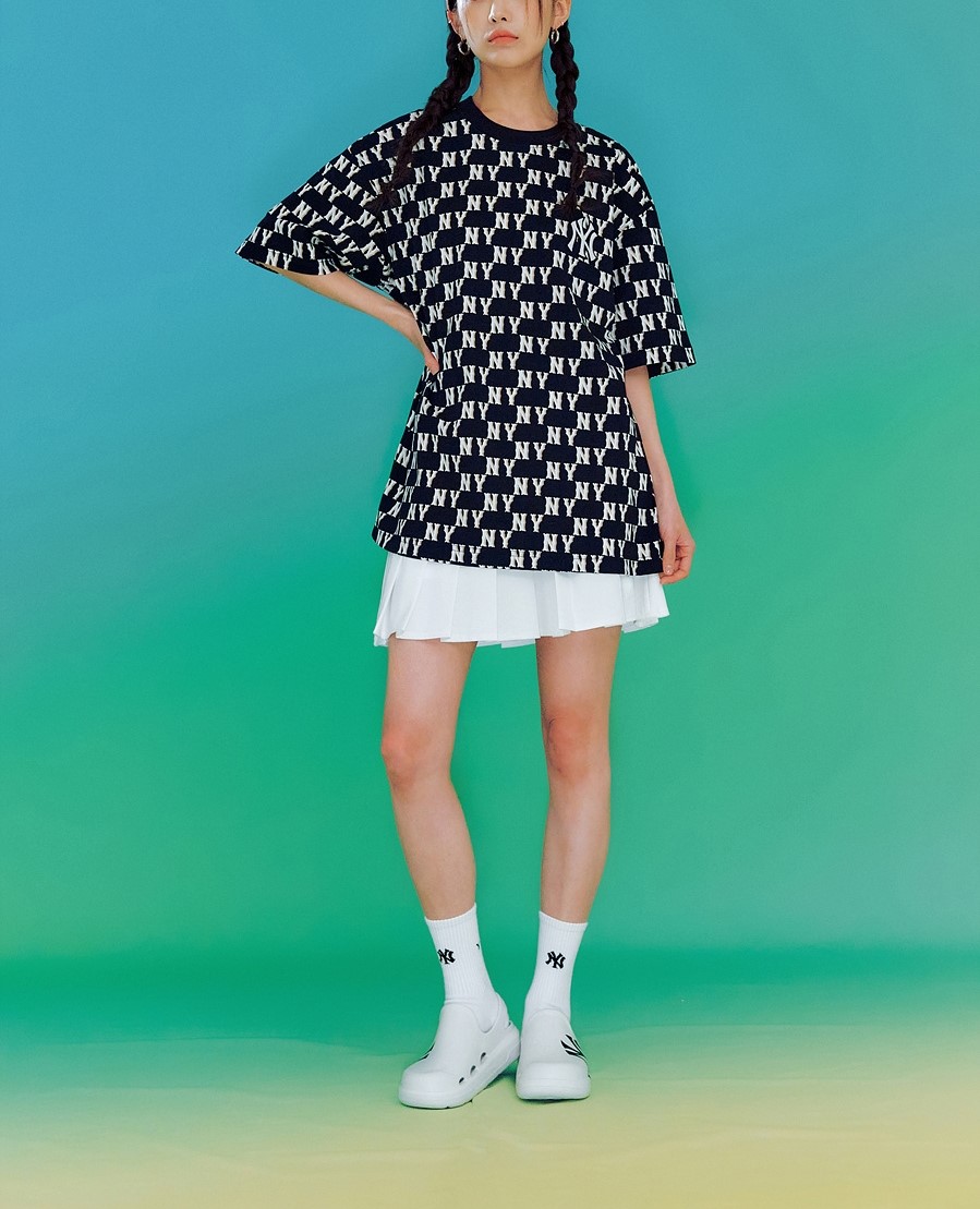 Bấm vào để xem thư viện ảnh Áo Thun MLB Classic Monogram Front Panel Pattern Short Sleeve New York Yankees Black