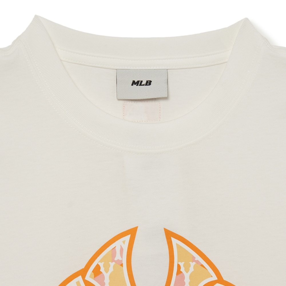 Bấm vào để xem thư viện ảnh Áo Thun MLB Cube Clipping Monogram New York Yankees Cream