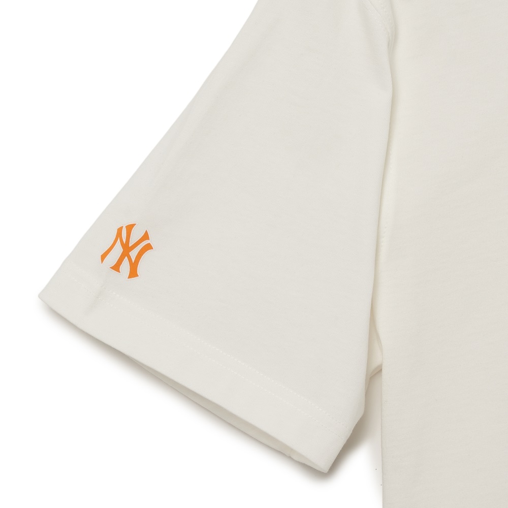 Bấm vào để xem thư viện ảnh Áo Thun MLB Cube Clipping Monogram New York Yankees Cream