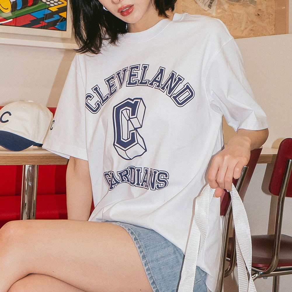 Bấm vào để xem thư viện ảnh Áo Thun MLB Varsity Overfit Cleveland Guardians White