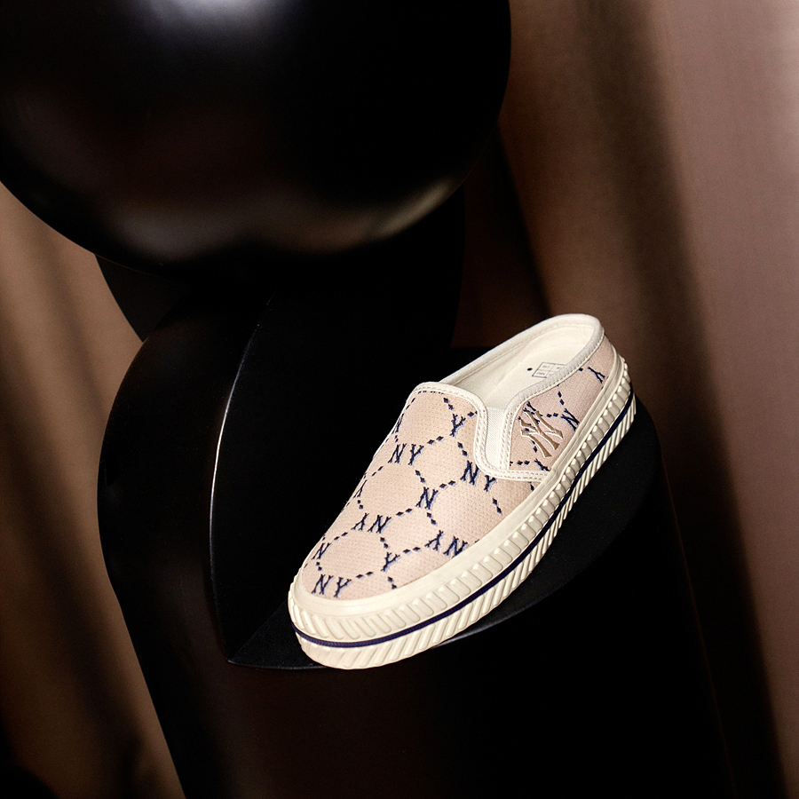 Bấm vào để xem thư viện ảnh Giày MLB Mule Dia Monogram New York Yankees Beige