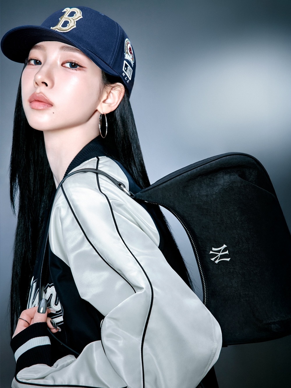 Túi MLB Basic Vintage Nylon Hobo Bag New York Yankees Black [Karina PICK]