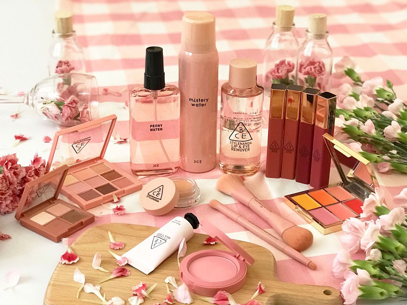 Có nên dùng mỹ phẩm hay không?