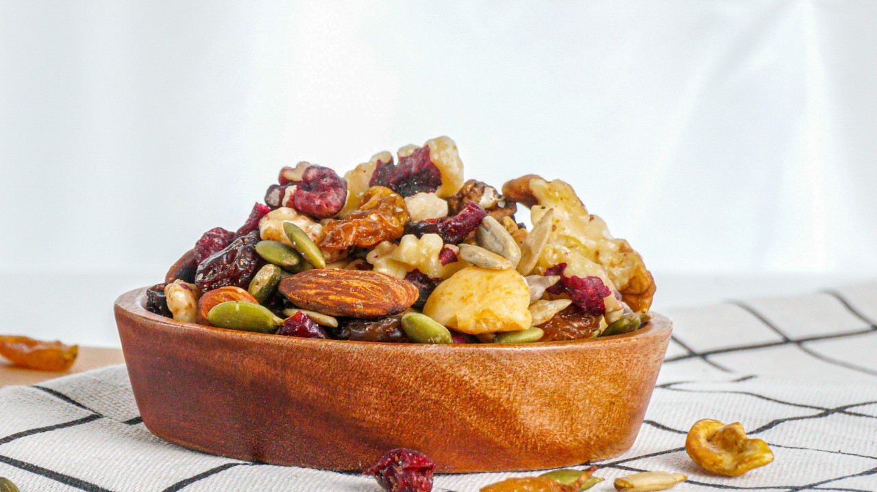 Hạt Cho Người Già – 7 Loại Hạt Giàu Omega & Canxi Tốt Cho Tim Mạch