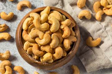 Khám phá hương vị ngọt ngào từ hạt điều nướng mộc