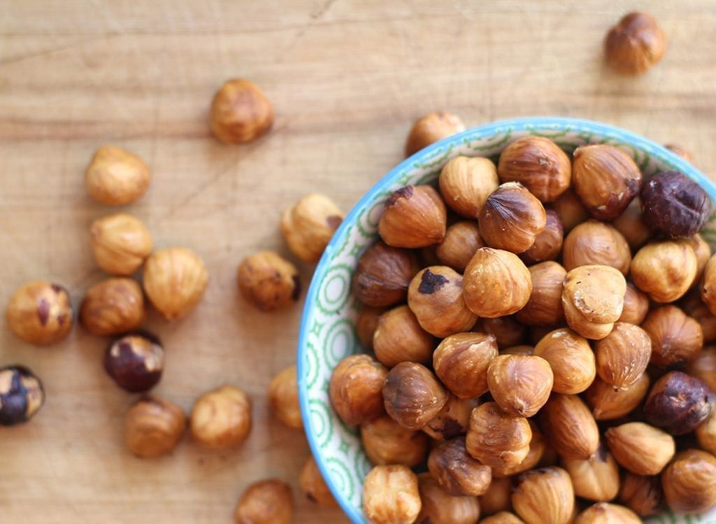 Hạt phỉ là gì? Toàn bộ giá trị dinh dưỡng và cách sử dụng hạt phỉ đúng cách