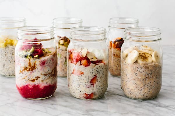 Yến mạch qua đêm (Overnight Oats): Bữa sáng nhỏ nhưng “chất” cho người sống lành
