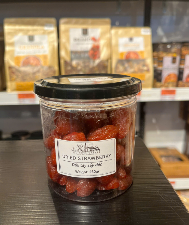 Dâu sấy giòn thăng hoa - Freeze dried strawberries The Nuts Valley