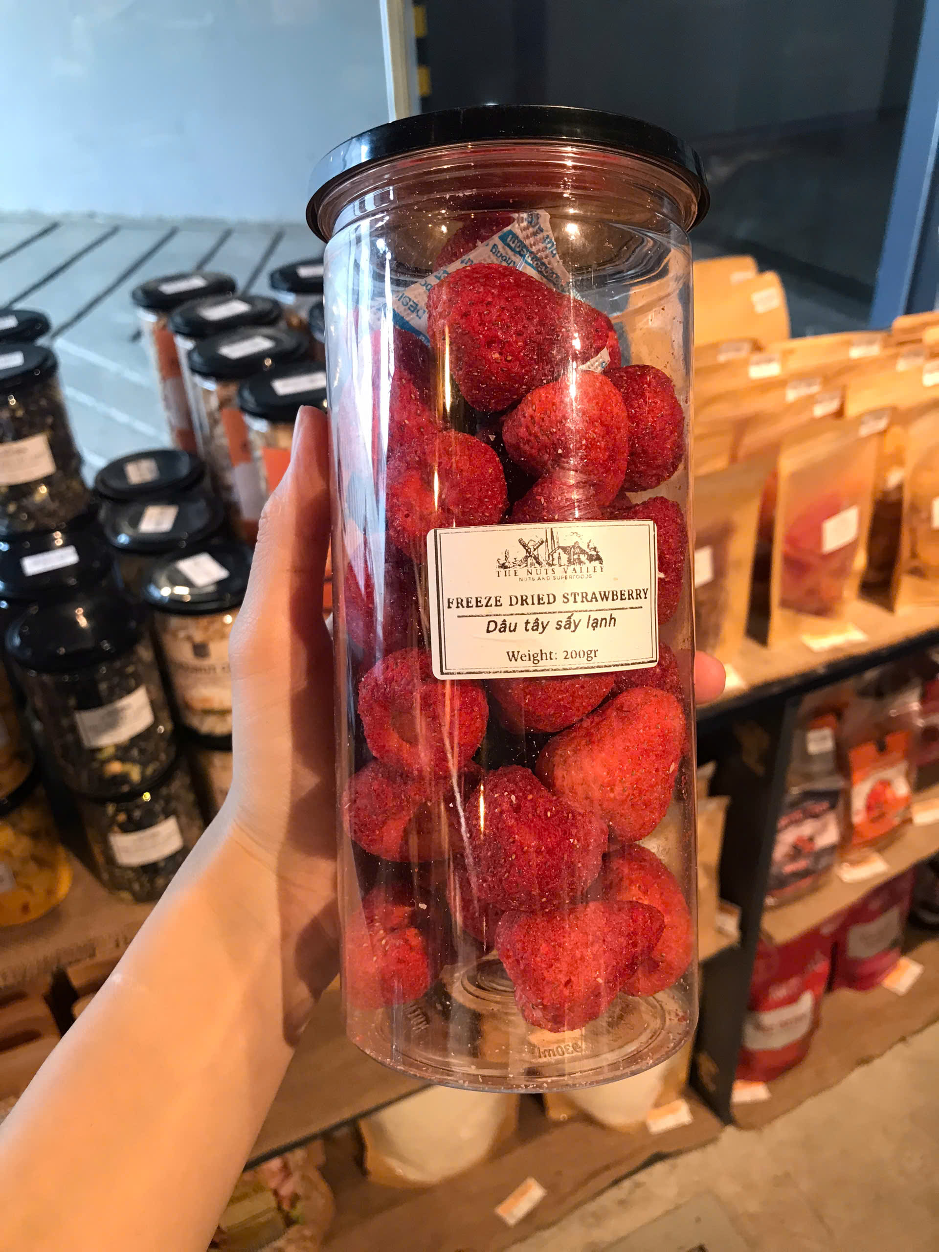 Dâu sấy giòn thăng hoa - Freeze dried strawberries The Nuts Valley