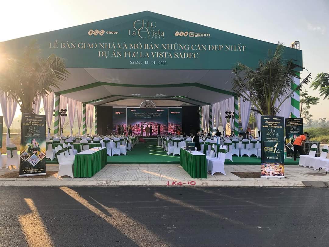 Sản phẩm vải phủ bàn và ghế cung cấp cho lễ bàn giao nhà của FLC