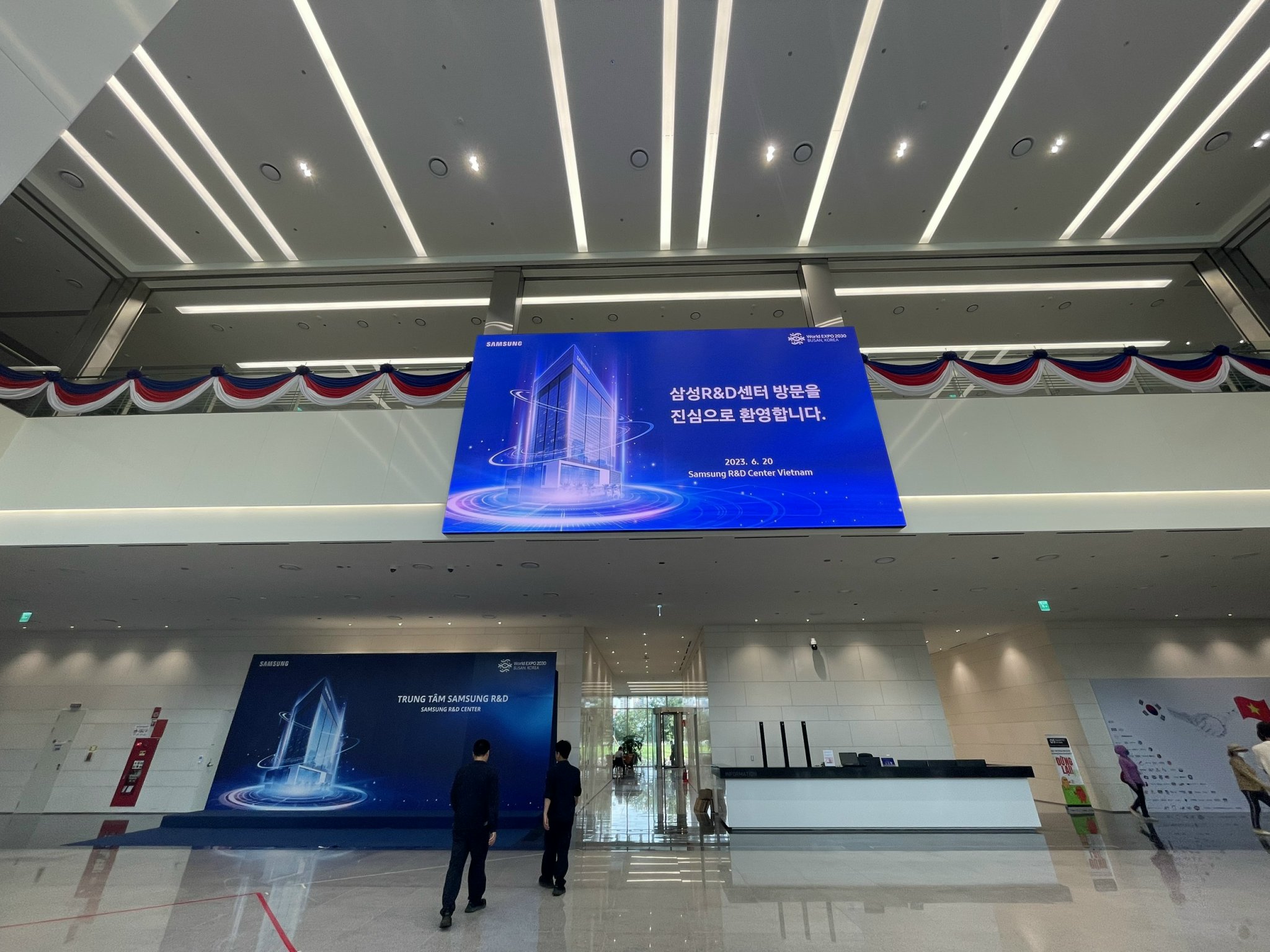 Sản phẩm sự kiện khánh thành Samsung R&D với sự tham gia của tổng thống Hàn Quốc