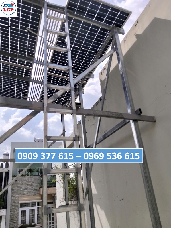 CÔNG TÁC DI DỜI HỆ THỐNG ĐIỆN MẶT TRỜI 6 TẤM PIN NHÀ DÂN GÒ VẤP