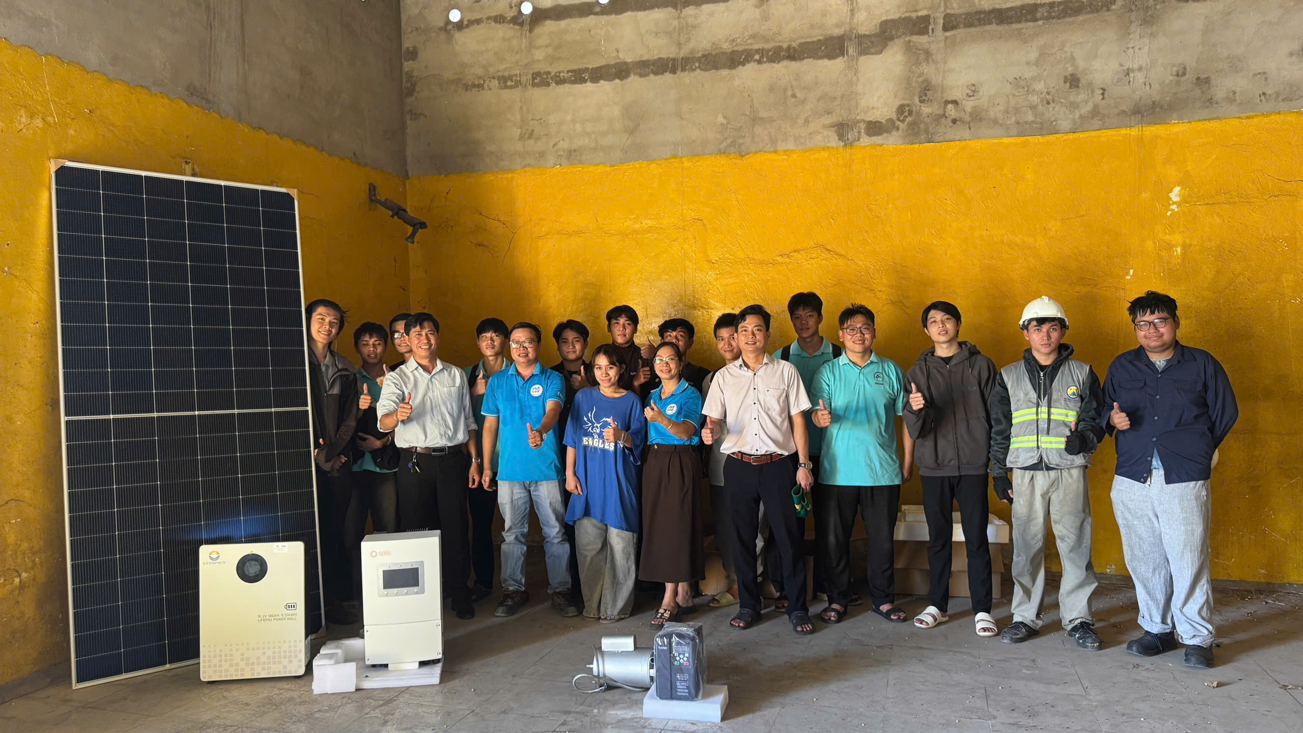 LÊ GIA PHÁT KẾT HỢP VỚI CÔNG TY ĐAN KHUÊ VÀ MỘT SỐ NHÀ SẢN XUẤT ĐỒNG TÀI TRỢ HỆ THỐNG ĐIỆN NĂNG LƯỢNG MẶT TRỜI CÓ LƯU TRỮ CHO TRƯỜNG ĐẠI HỌC NÔNG LÂM TP.HCM