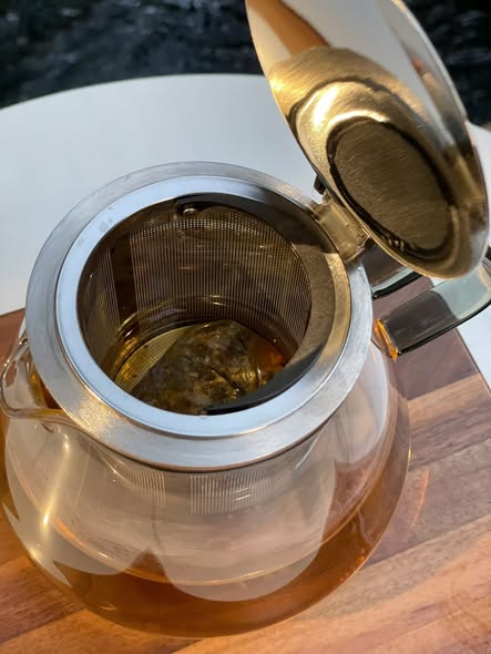 Bình Nước Kèm Lõi Lọc Trà KELA 0,8L