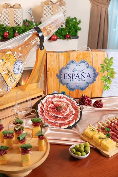 Đùi lợn muối Espana Jamon Paleta Bodega  (kèm dao thớt) lợn trắng (4,5 - 5kg) (đùi trước)- (6,5 - 7kg) (đùi sau)