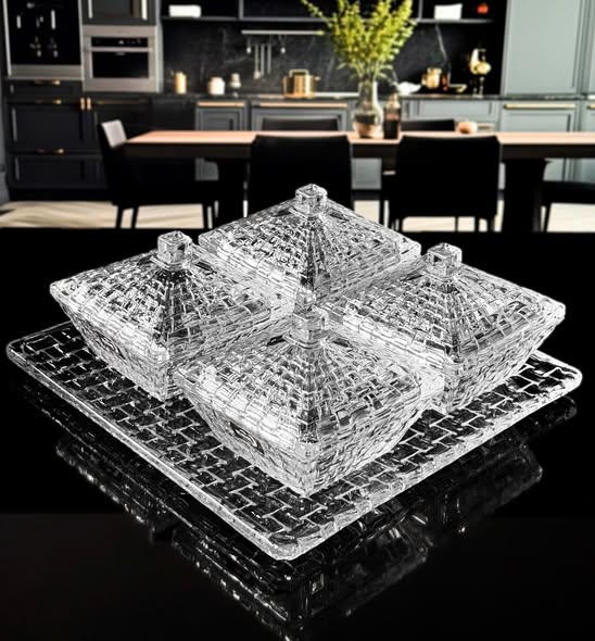 Bộ 4 Thố Mứt Thuỷ Tinh Pha Lê có nắp kèm khay sang xịn mịn DL EU