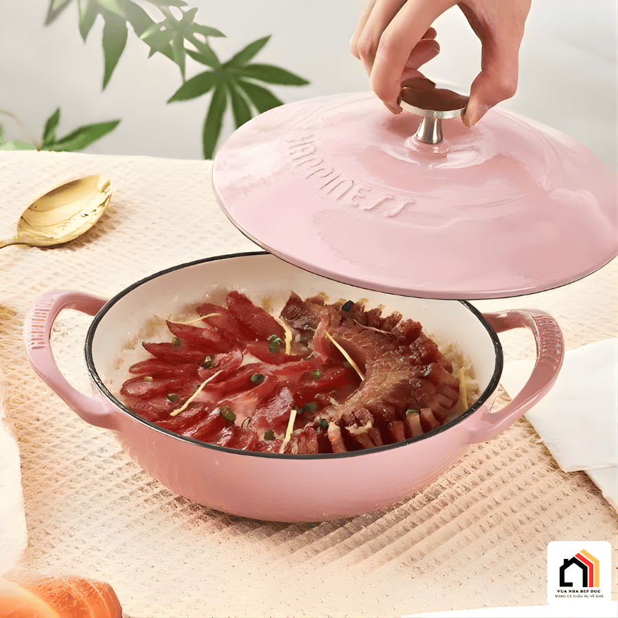 Nồi gang Wok Happiness 21cm - Sugar Pink tại Vua Nhà Bếp Đức 03