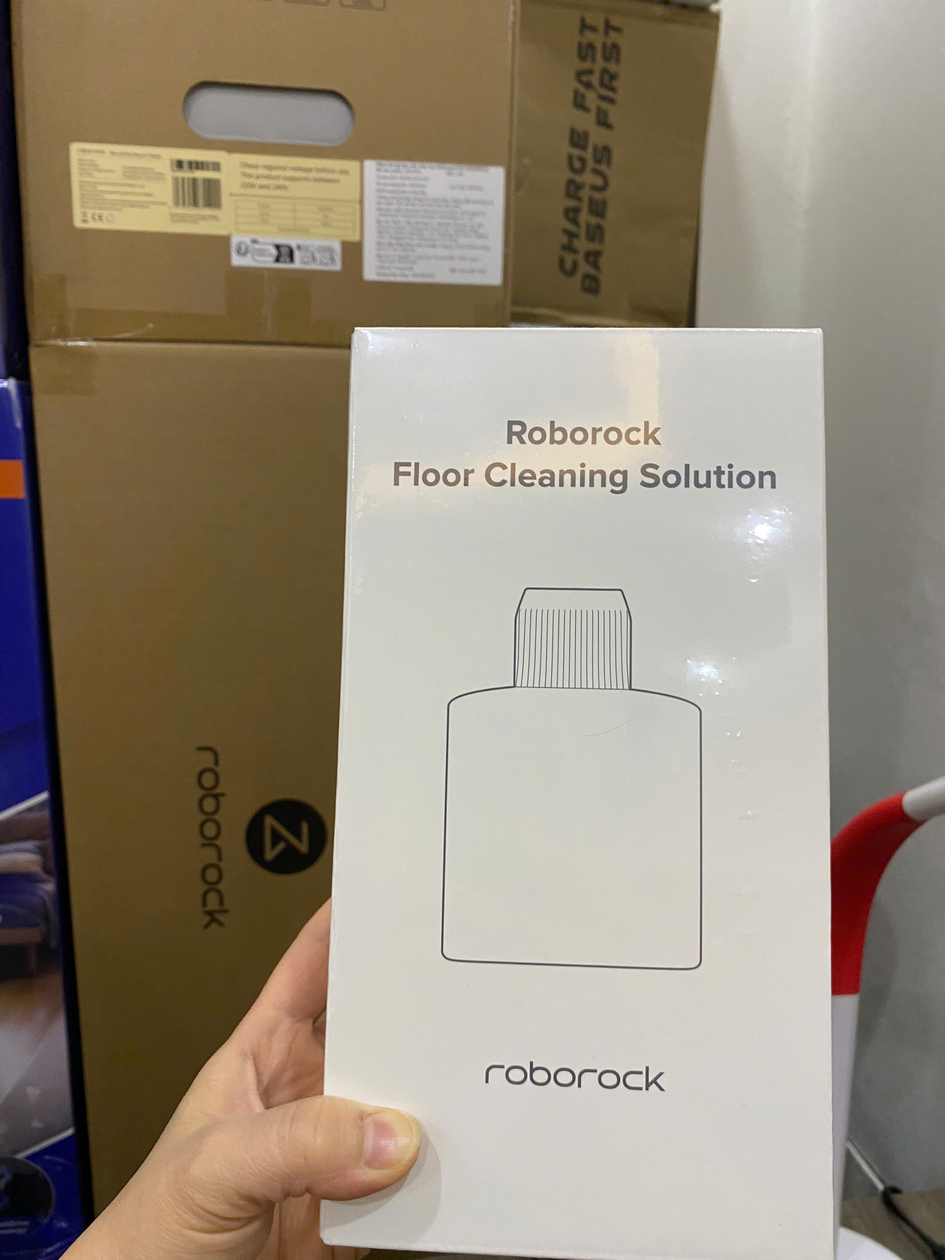 Nước lau sàn dùng cho máy hút bụi, robot Roborock - Hàng chính hãng - Chai 1 Lít