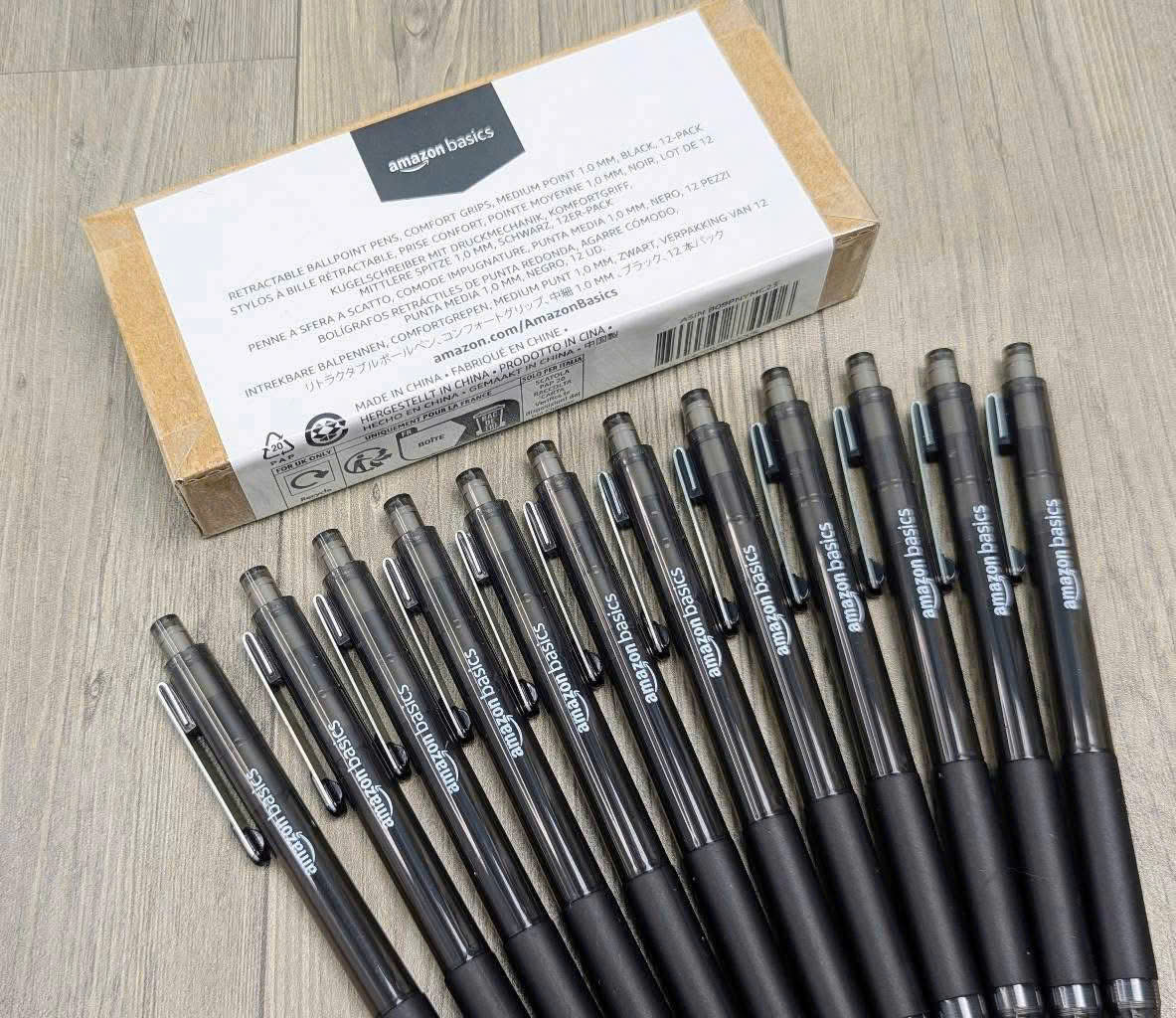 Hộp 12 chiếc bút bi Amazon Basics