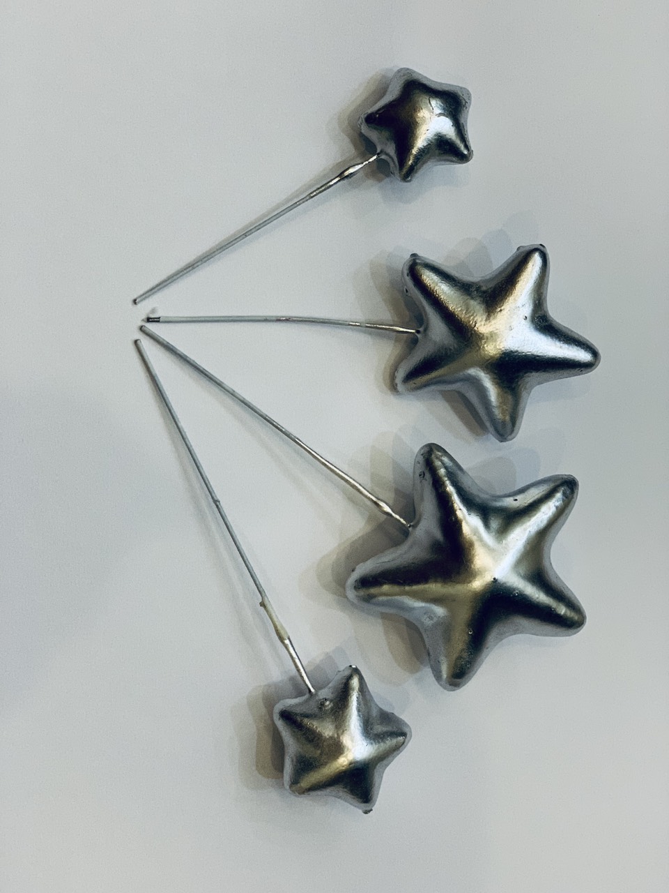 ชุดดาวพลาสติกขนาดใหญ่และเล็ก 4 ดวง - สีเงิน