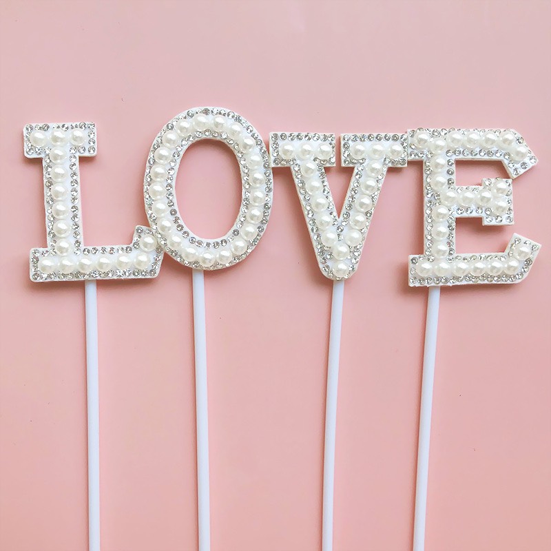 ตัวอักษรรักติดลูกปัดพลาสติก (สีขาว)