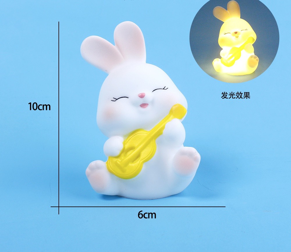 รูปปั้นกระต่ายขาวถือพิณ (มีไฟเรืองแสง)