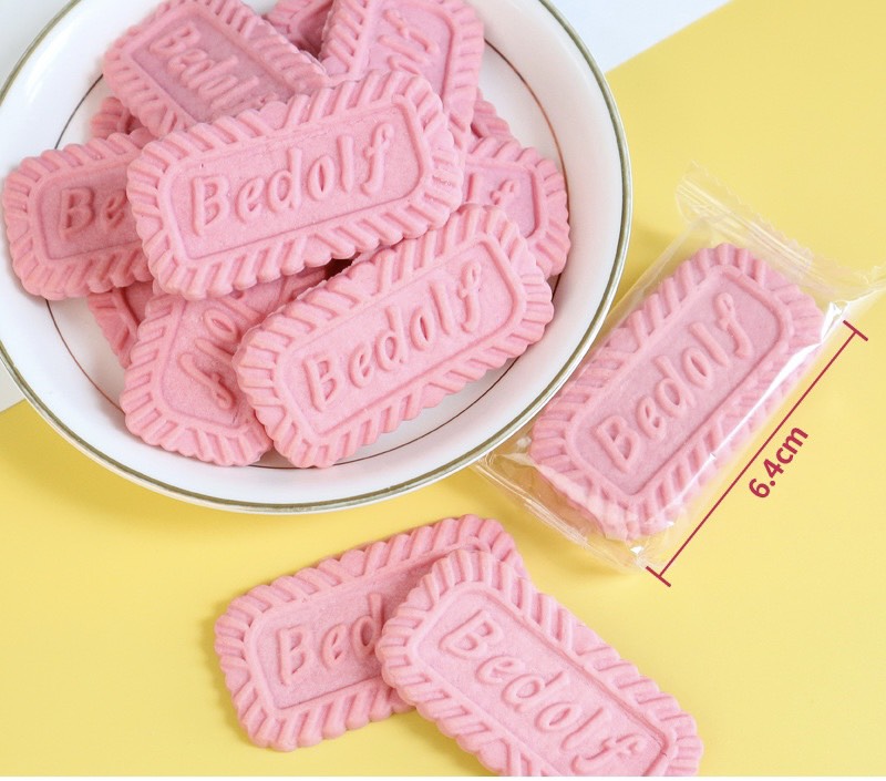 คุกกี้ทรงเหลี่ยม - สีชมพู (บรรจุภัณฑ์ 168 กรัม)