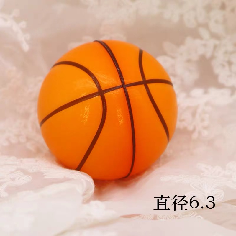 รูปปั้น- ลูกบาสเก็ตบอล