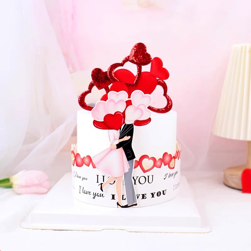 ชุดเค้กกระดาษรูปหัวใจ 10 ชิ้น (10 ซม. x 50 ซม.) และลูกโป่งรัก 10 คู่