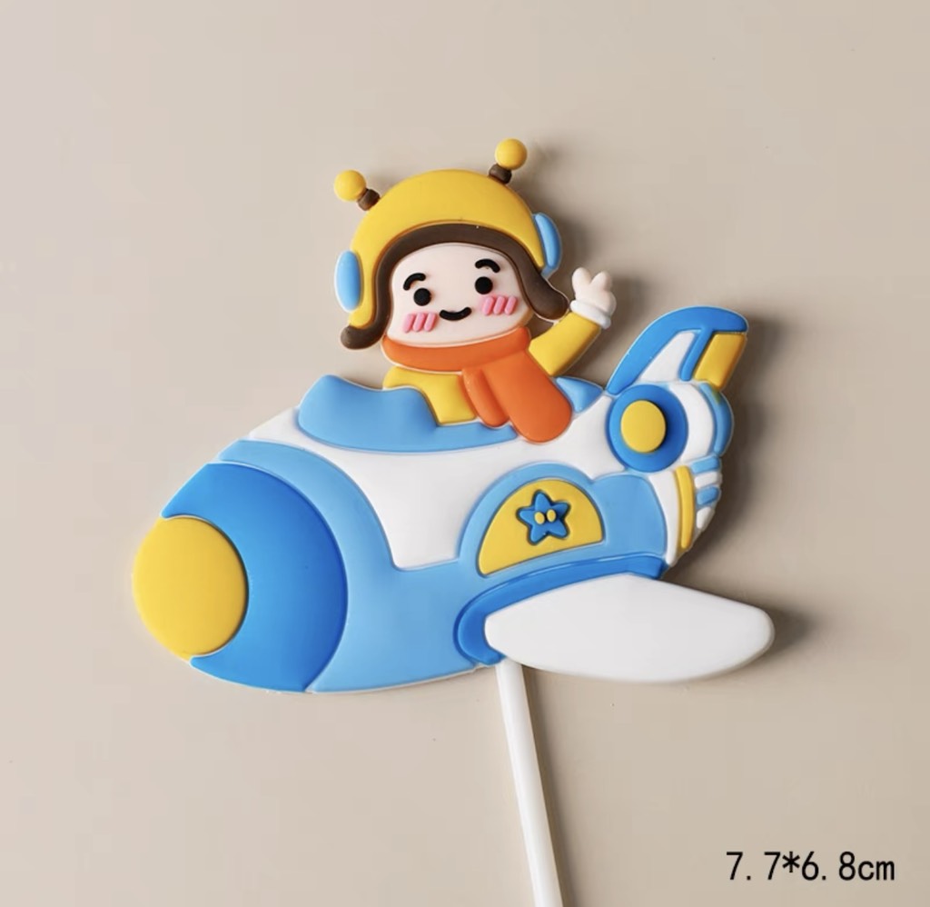 รูปปั้นนักบินอวกาศเด็กพลาสติก (รุ่นที่ 1)