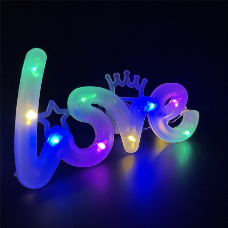 ไฟกระพริบพร้อมคำว่า LOVE-COLOR