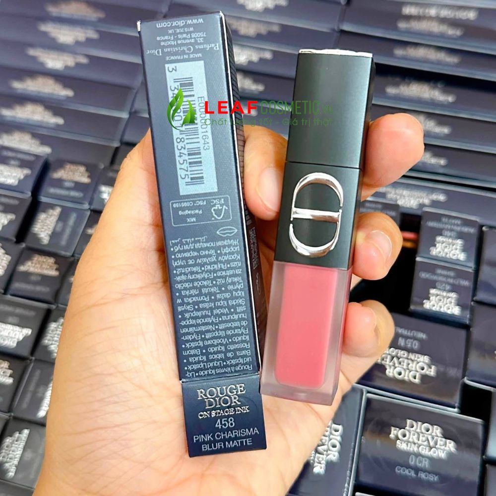Thiết kế son Dior On Stage Ink 458 Pink Charisma với logo CD ánh bạc