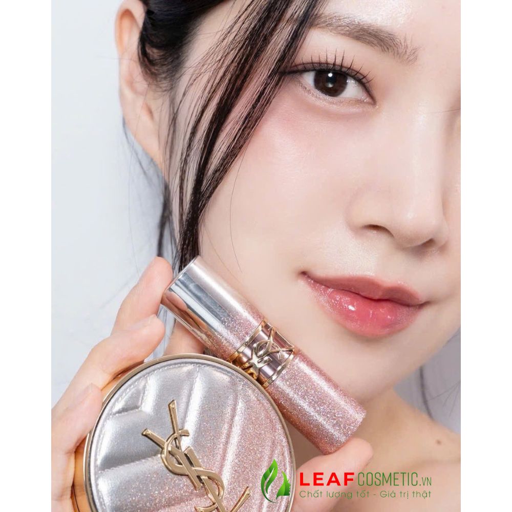 Son Dưỡng YSL Loveshine Candy Glow 44b trên môi tự nhiên